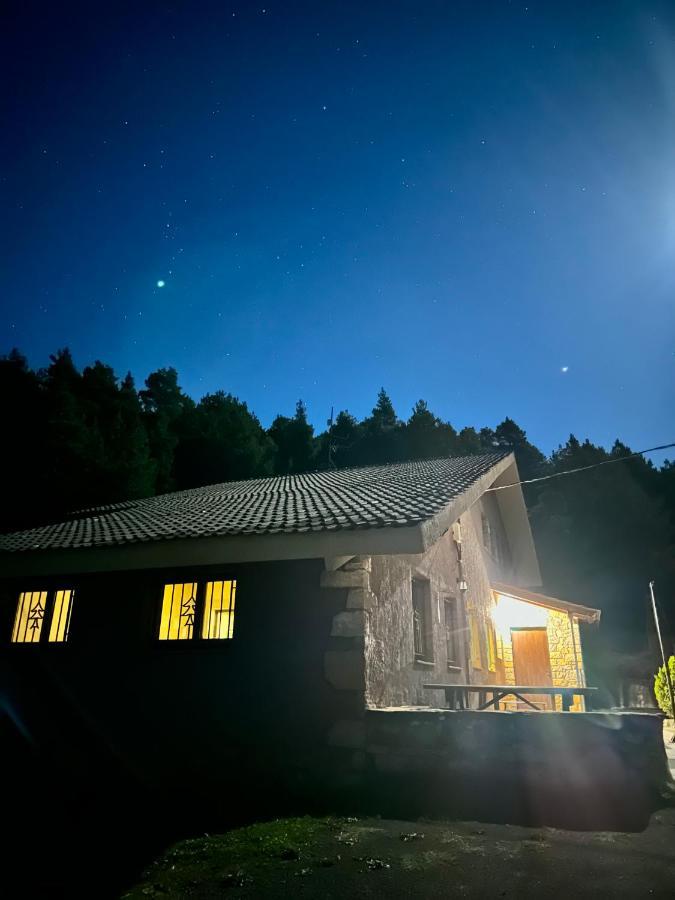 Coll De Port Hostel Tuixen Bagian luar foto