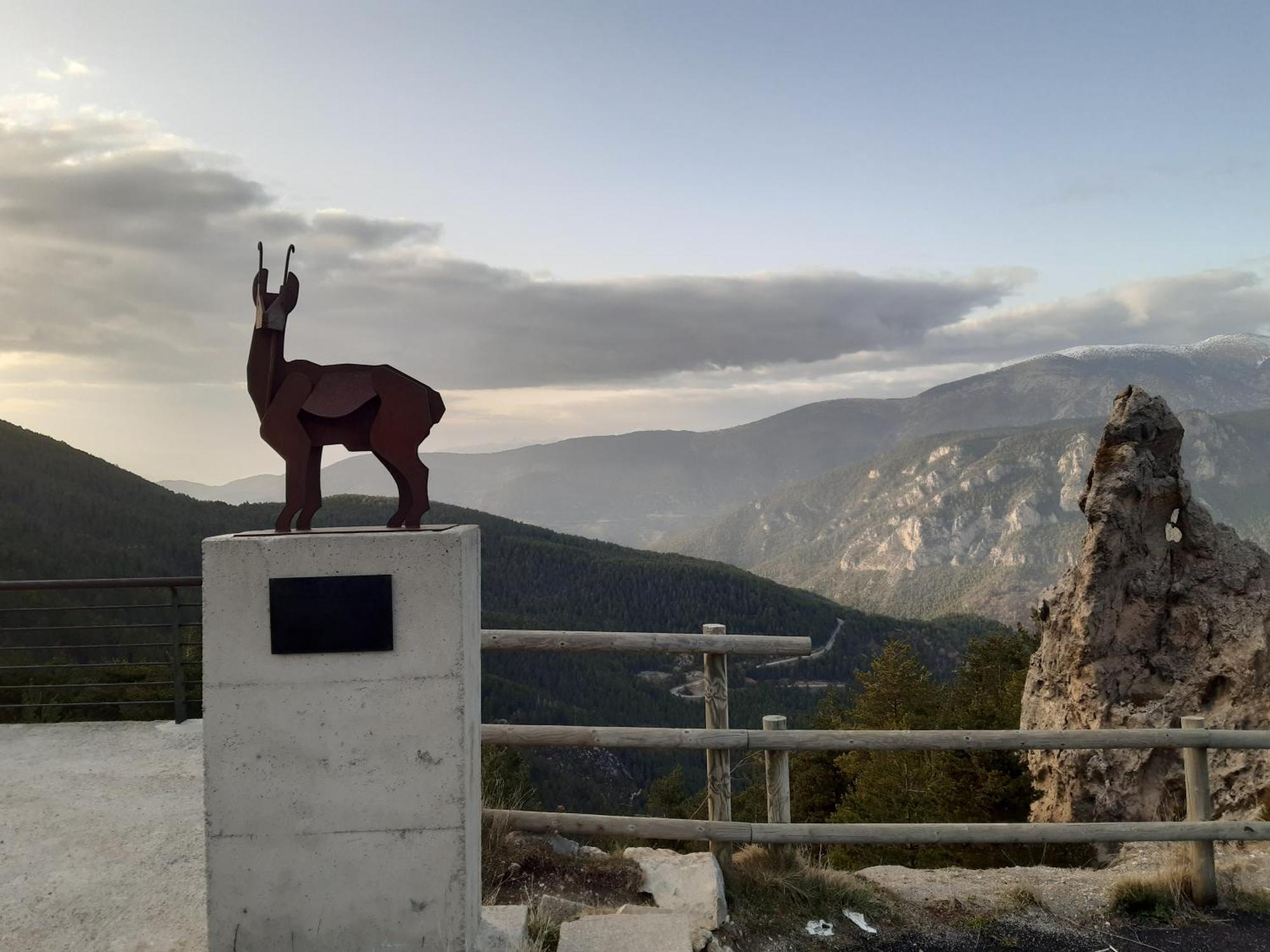 Coll De Port Hostel Tuixen Bagian luar foto