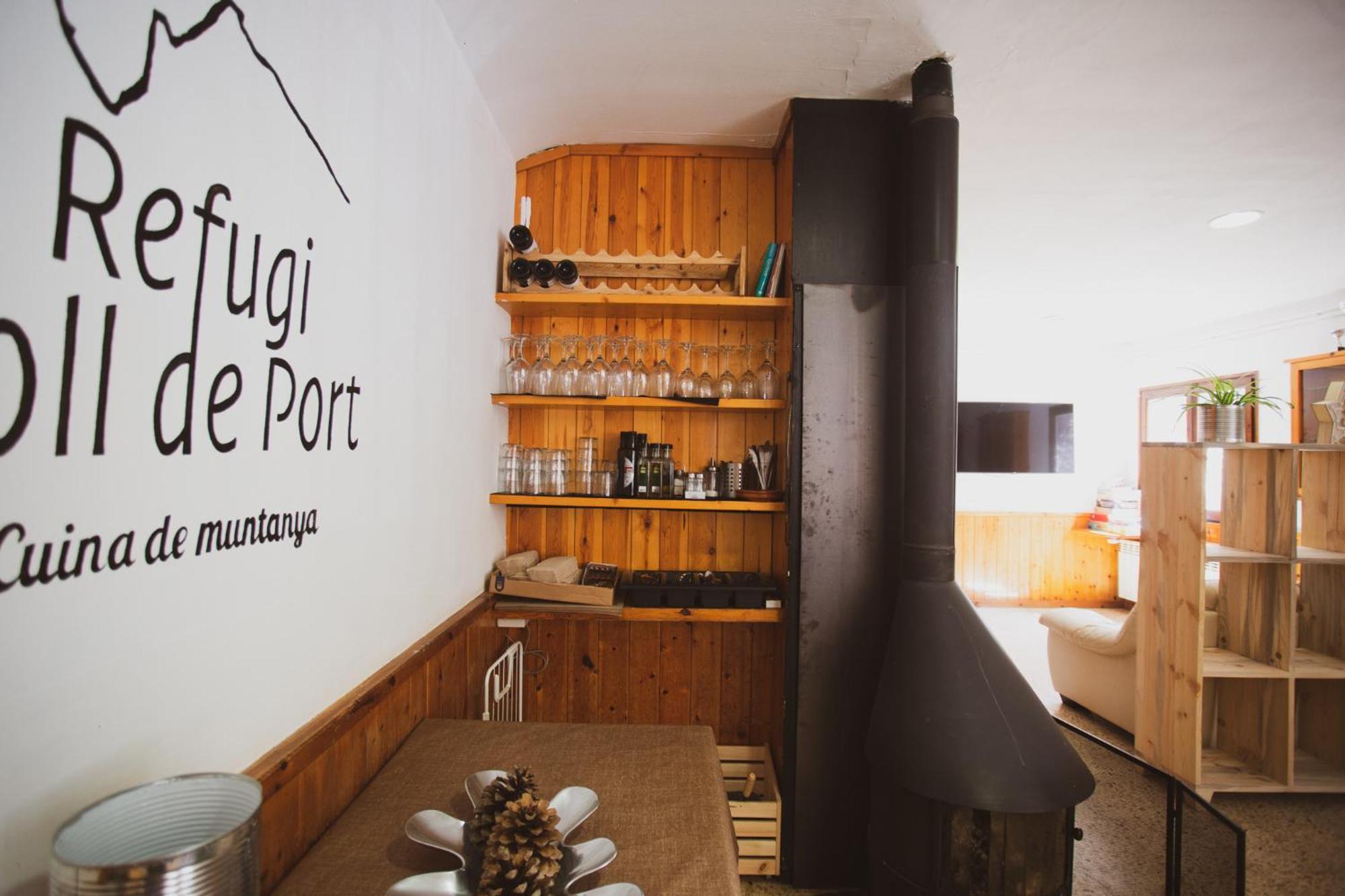Coll De Port Hostel Tuixen Bagian luar foto
