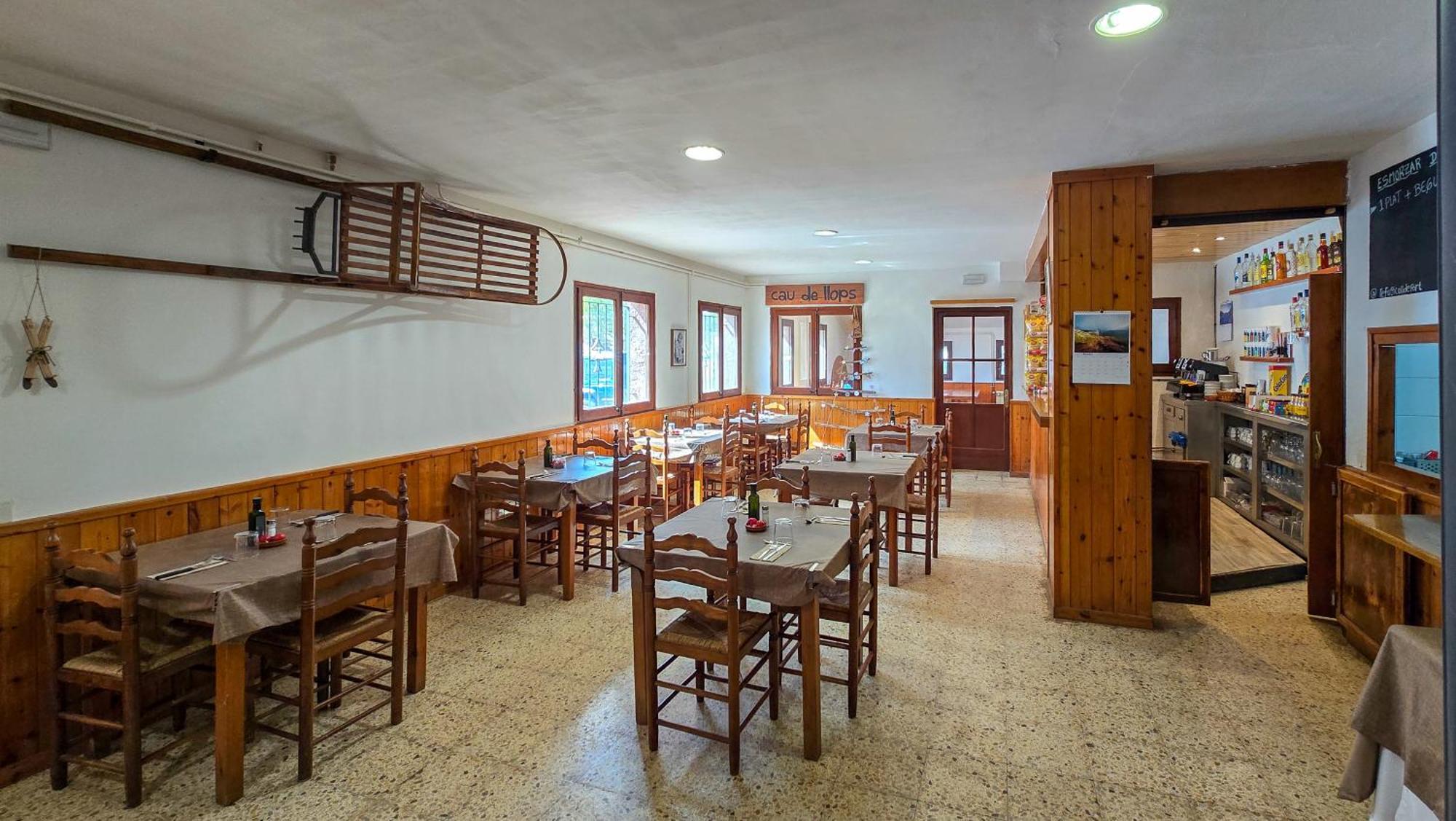 Coll De Port Hostel Tuixen Bagian luar foto