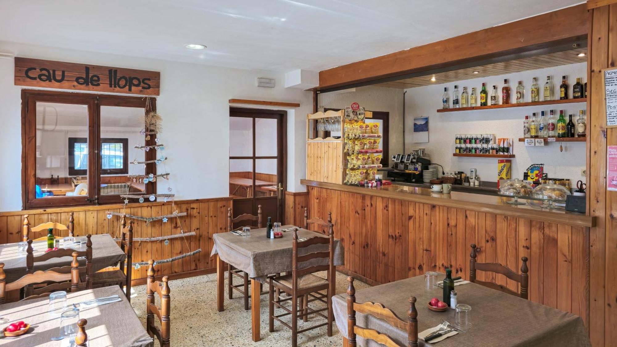 Coll De Port Hostel Tuixen Bagian luar foto